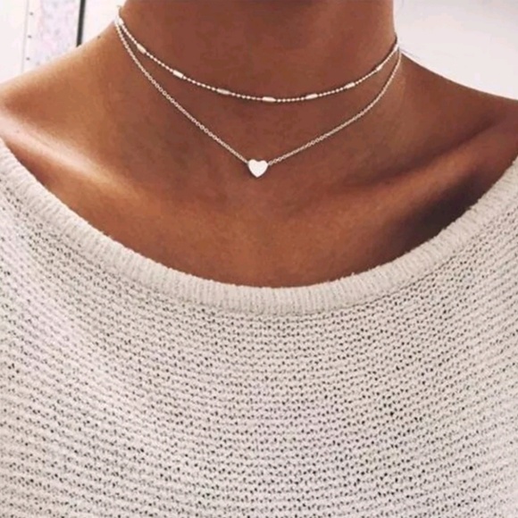 Jewelry - Simple Silver color hearts necklace